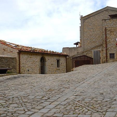 Luna - Aragon Home Holiday Montalbano Elicona Exterior foto